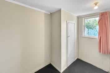 27a Park Road, West End