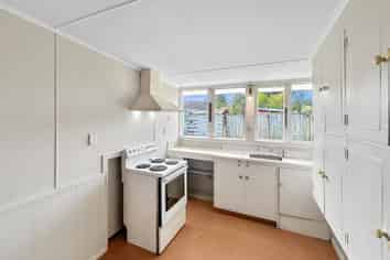 27a Park Road, West End