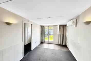 27a Park Road, West End