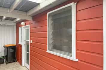 27a Park Road, West End