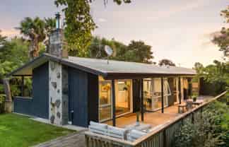 24 Tudor Crescent, Chedworth