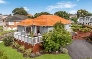 8 Martin Place, Panmure