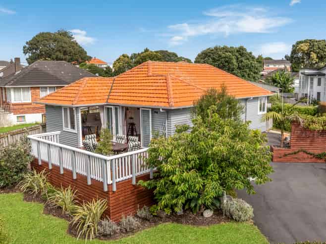 8 Martin Place, Panmure