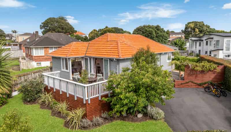 8 Martin Place, Panmure