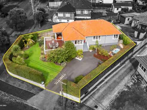 8 Martin Place, Panmure