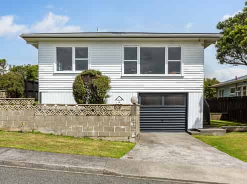 22 Lomita Road, Johnsonville