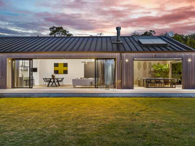 15 Myra Evelyn Grove, Dairy Flat