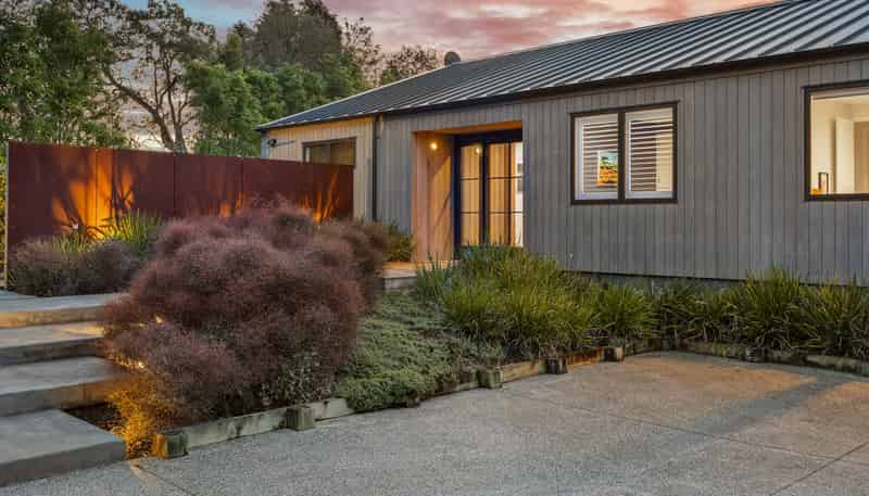 15 Myra Evelyn Grove, Dairy Flat
