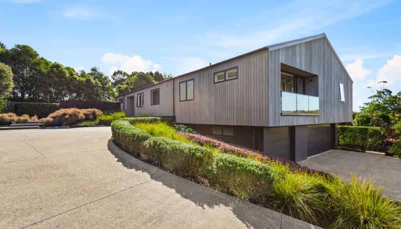 15 Myra Evelyn Grove, Dairy Flat
