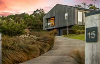 15 Myra Evelyn Grove, Dairy Flat