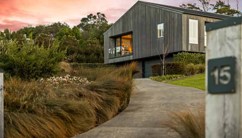 15 Myra Evelyn Grove, Dairy Flat