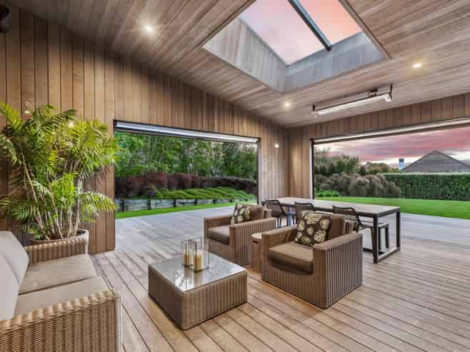 15 Myra Evelyn Grove, Dairy Flat