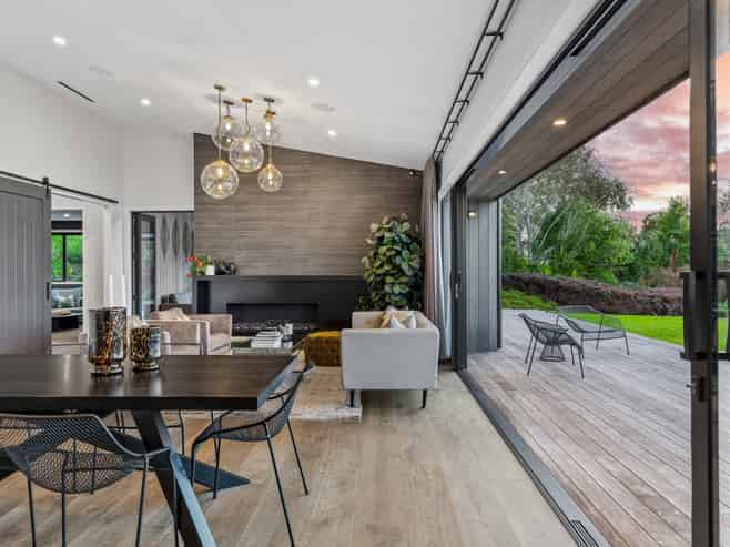 15 Myra Evelyn Grove, Dairy Flat