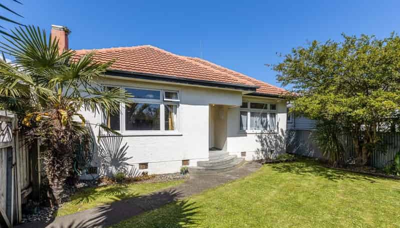 168 Park Road, West End