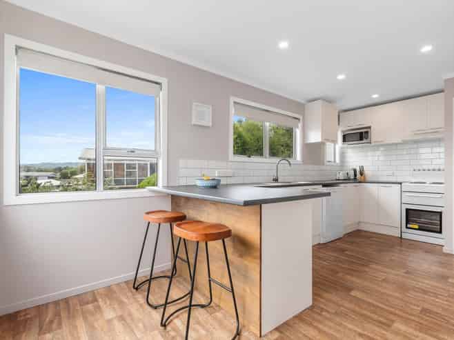 33 Raewyn Street, Morningside