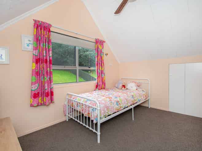 33 Raewyn Street, Morningside