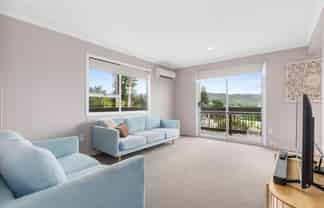 33 Raewyn Street, Morningside