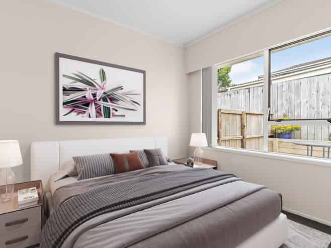 2/1 Flagstaff Place, Massey