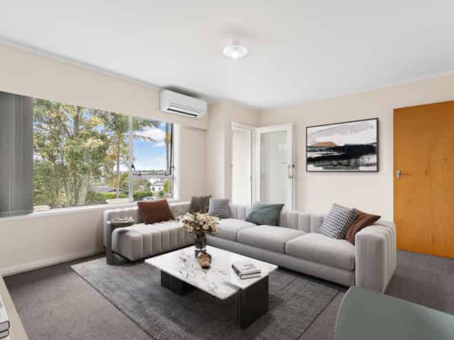 2/1 Flagstaff Place, Massey