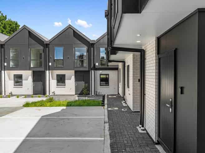 1,2 and 8/7 Cindy Place, Pakuranga