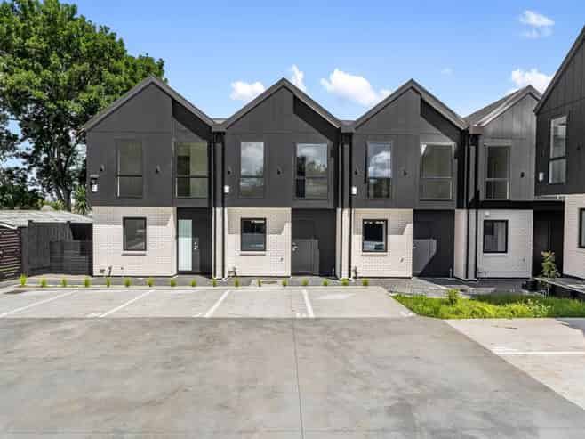 1,2 and 8/7 Cindy Place, Pakuranga