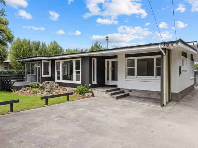 55A Aorangi Road, Bryndwr