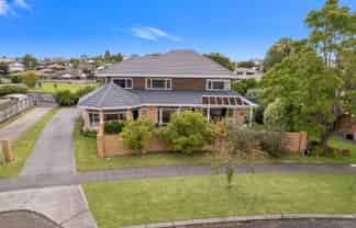 27 Percival Avenue, Matua