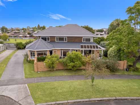 27 Percival Avenue, Matua