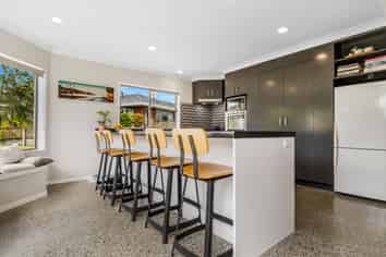 27 Percival Avenue, Matua