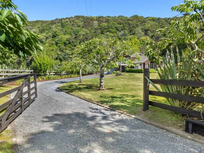 91 Weranui Road, Waiwera