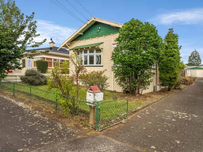 12 Adam Street, Greenlane