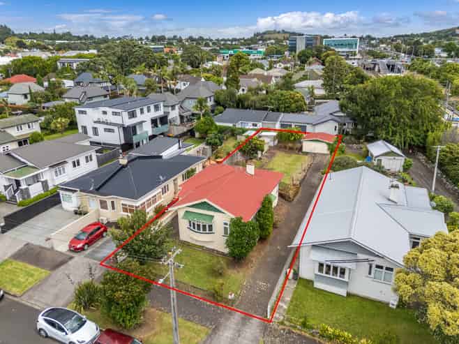 12 Adam Street, Greenlane