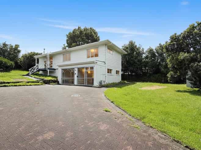 20 Charntay Avenue, Clover Park