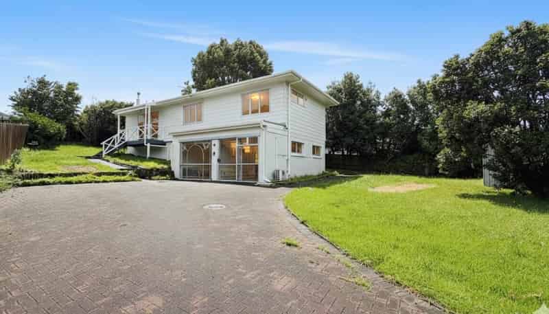 20 Charntay Avenue, Clover Park