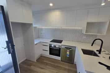 10/12 Taratoa Street, Point England