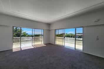 36 Jans Terrace, Oakura