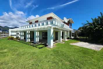 36 Jans Terrace, Oakura