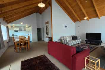 8 Haines Grove, Rainbow Point