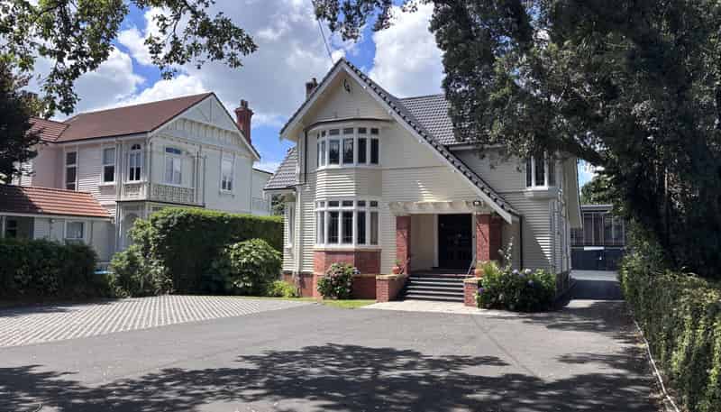 92 Mountain Raod, Epsom