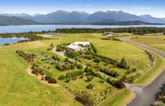 73 Holmwood Road, Manapouri