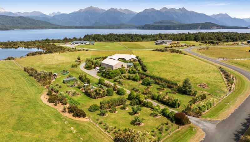 73 Holmwood Road, Manapouri