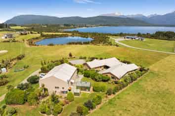 73 Holmwood Road, Manapouri