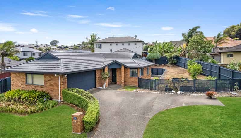 11 Saralee Drive, Manurewa