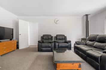 11 Saralee Drive, Manurewa