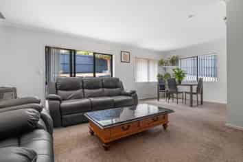 11 Saralee Drive, Manurewa