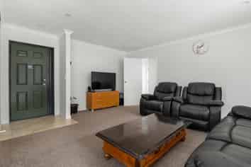 11 Saralee Drive, Manurewa