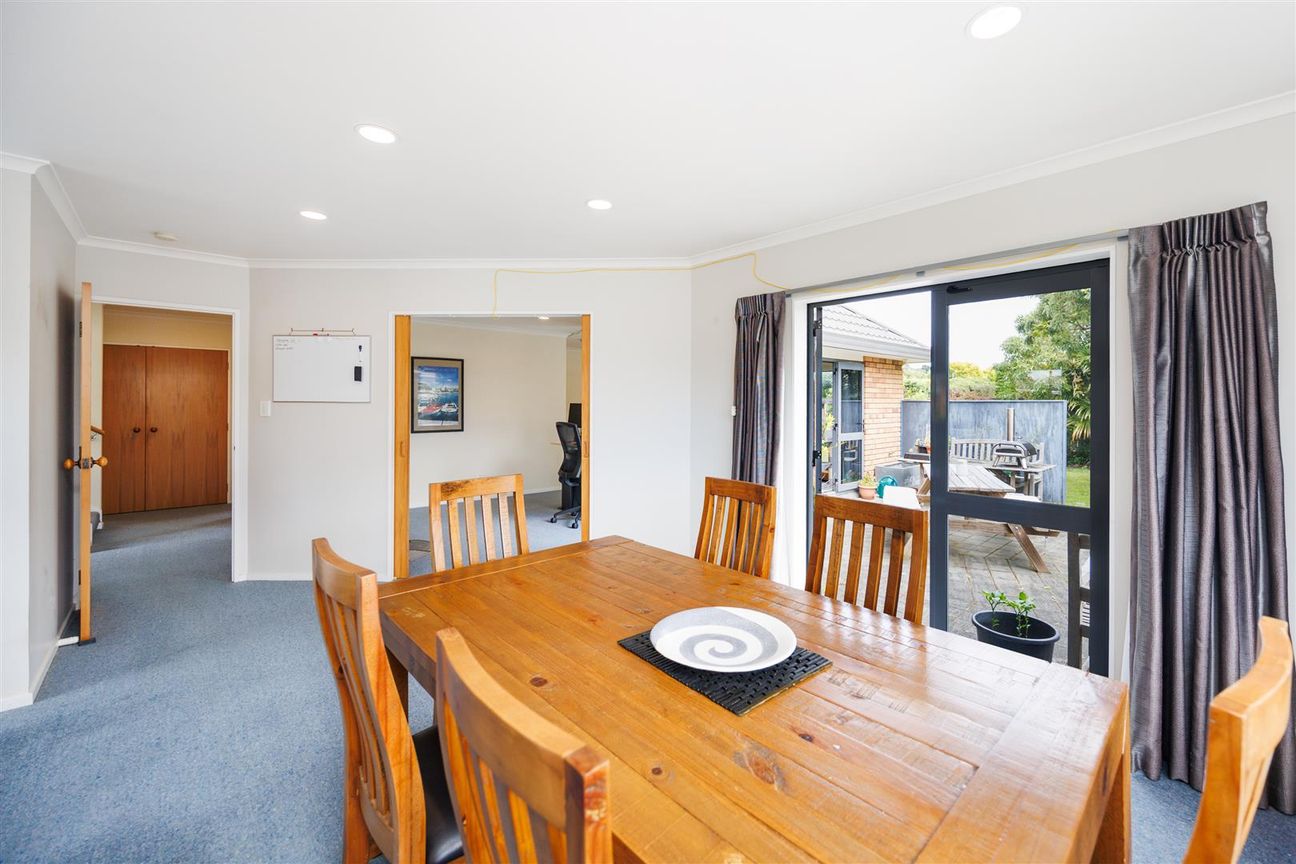 TEAM LEWIS - 4 BED HOME, QUIET LOCATION - Vista 6