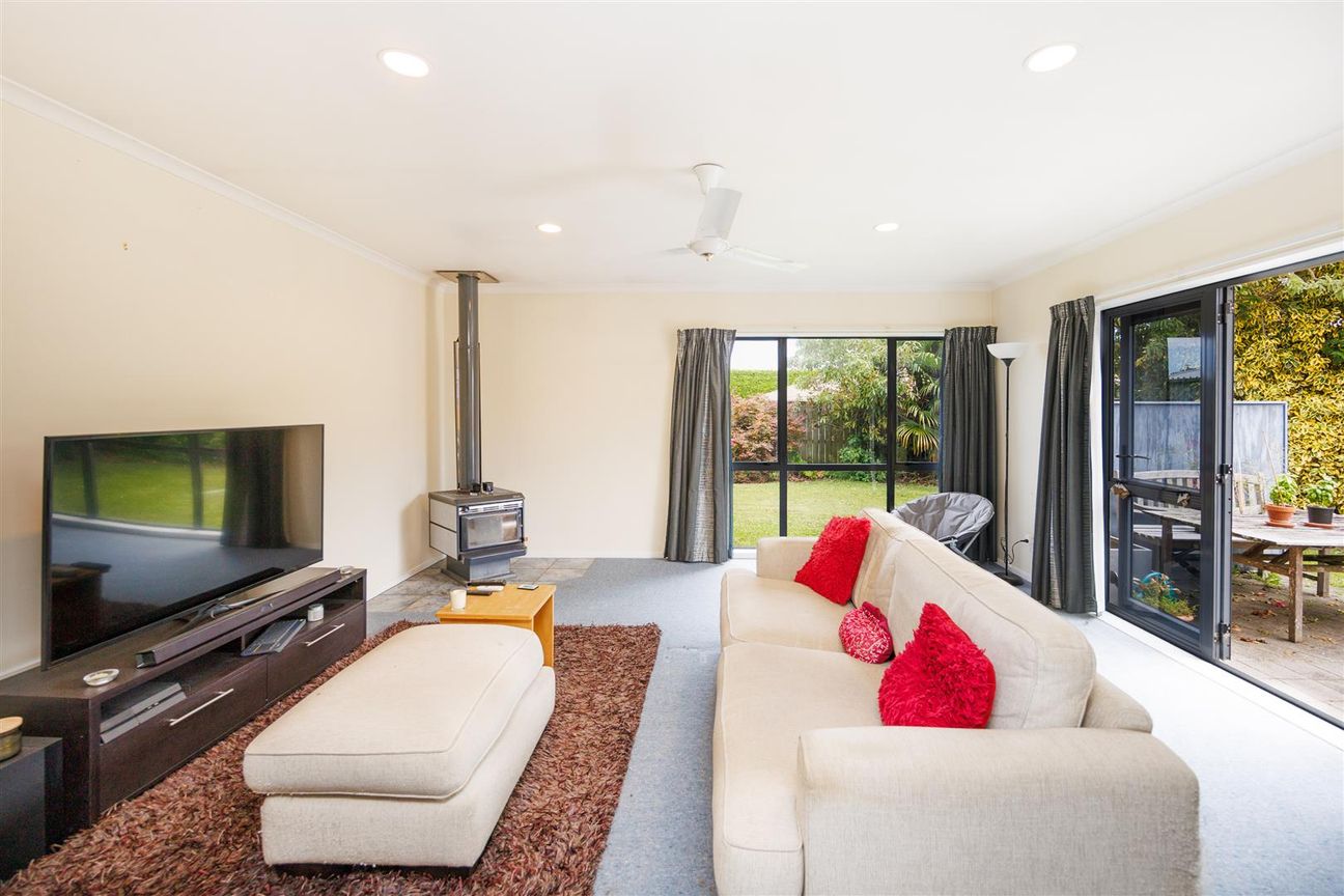 TEAM LEWIS - 4 BED HOME, QUIET LOCATION - Vista 5