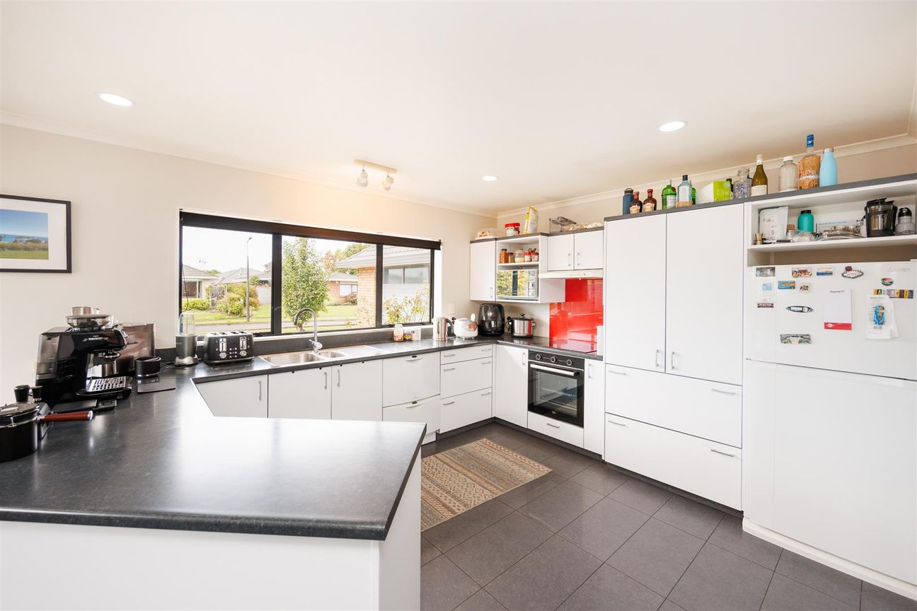 TEAM LEWIS - 4 BED HOME, QUIET LOCATION - Vista 4