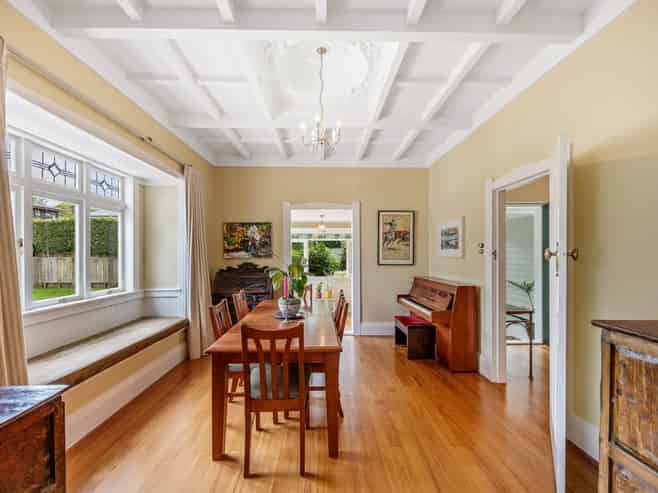 5 Crescent Road, Epsom